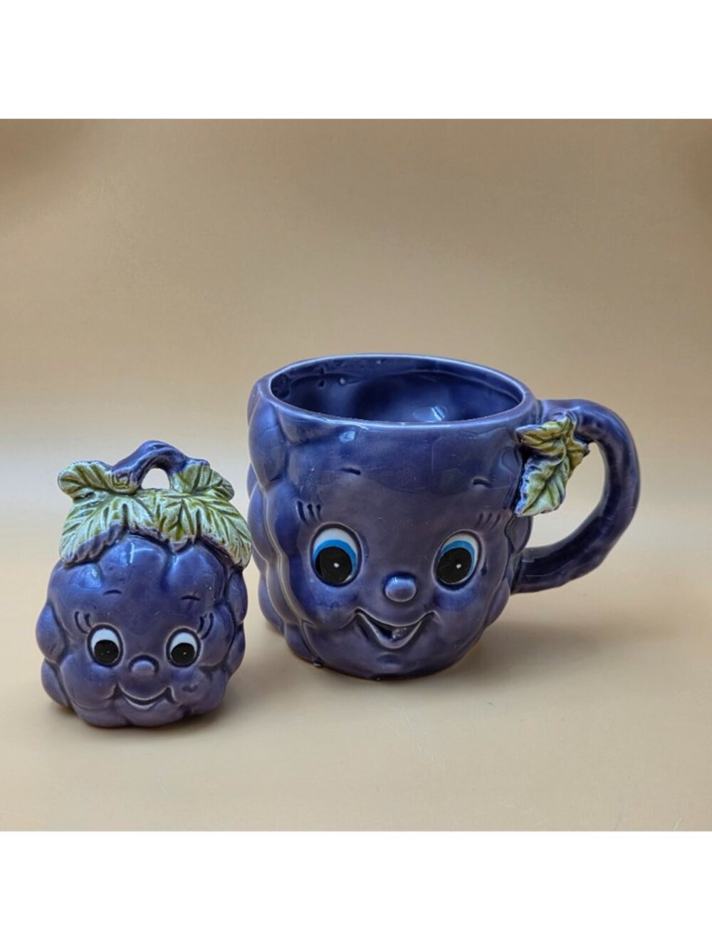 Vintage Enesco Anthropomorphic Fruit Mugs Salt Pepper Shakers Set of 8 - Picture 5 of 16
